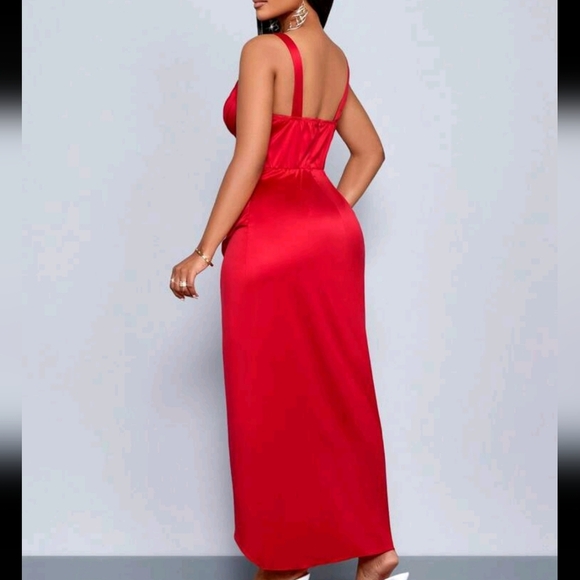 Women's Clothing, Wedding Party, Party, Red Glossy Fabric, Deep V-Neck - Picture 4 of 4